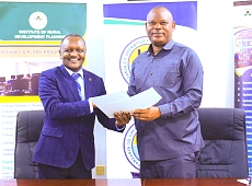 Mrajis Dkt. Benson Ndiege na Mkuu wa Chuo cha Mipango Prof. Hozen Mayaya baada ya kusaini Randama ya Makubaliano (MoU) Jijini Dodoma hivi karibuni