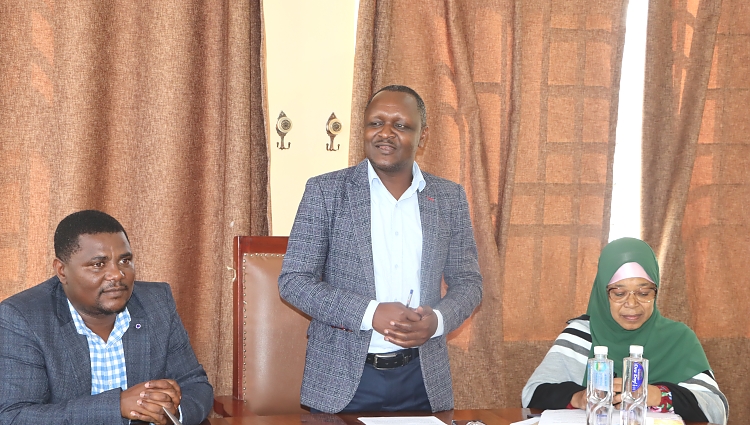 Mrajis wa Vyama vya Ushirika Dkt Benson Ndiege akizungumza wakati wa Ufunguzi wa Mafunzo ya Watoa Huduma wa Vyama vya Ushirika Mkoani Dodoma