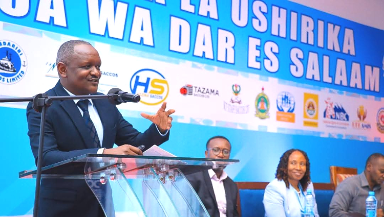 Mrajis wa Vyama vya Ushirika, Dkt. Benson Ndiege, akizungum katika Jukwaa la Ushirika Dar es salaam