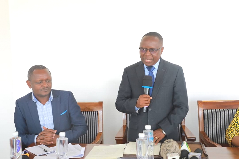 Katibu Mkuu Ofisi ya Rais, Menejimenti ya Utumishi wa Umma na Utawala Bora, Laurean Ndumbaru akizindua Baraza la Watumishi wa Tume