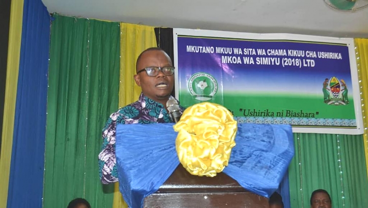 RC Simiyu Dkt  Yahaya Nawanda akizungumza na Wanaushirika katika Mkutano wa sita wa Chama cha Kikuu cha Ushirika Mkoani Simiyu SIMCU(2018)Ltd