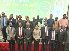 Mrajis wa Vyama vya Ushirika Dkt Benson Ndiege akiwa katika picha ya pamoja na Viongozi wa Taasisi za Kiserikali na Sekta Binafsi kwenye Mkutano wa  Fursa za Kibiashara na Masoko Nchini Sudani Kusini