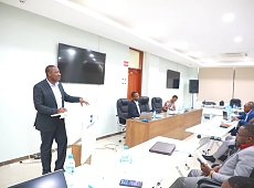 Kaimu Mwenyekiti Baraza la Wafanyakazi la Tume ya Maendeleo ya Ushirika Tanzania, Gabriel Mwita, akizungumza katika kikao cha  kupitia na kujadili Mpango wa Bajeti ya Tume kww Mwaka 2023/2024.